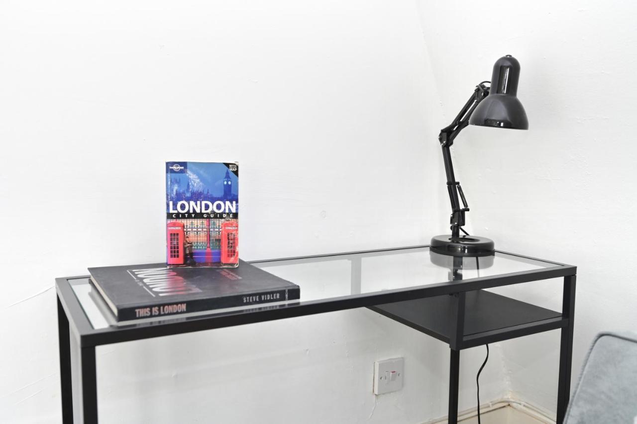 Soho, Piccadilly & Chinatown - Two Bedroom & Two Double Beds Apartment Londen Buitenkant foto